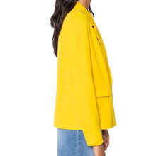 Load image into Gallery viewer, Callie Lives Elaine in the Sun AKIRA Spring Forward Relaxed Fit Yellow Blazer 1X
