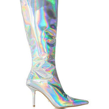 Cargar imagen en el visor de la galería, Callie Lives Stasia Azalea Wang Reflective Connection: Holographic Knee Boot 6
