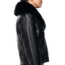 Lade das Bild in den Galerie-Viewer, Wholesale Xena Takes Flight Vegan Leather Jacket with Luxe Faux Fur Collar 2PK S M
