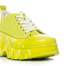 Lade das Bild in den Galerie-Viewer, Callie Lives Stasia Blog Neon Lime Green Platform Sneaker 8
