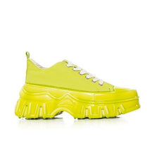 Lade das Bild in den Galerie-Viewer, Callie Lives Stasia Blog Neon Lime Green Platform Sneaker 8
