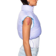 Lade das Bild in den Galerie-Viewer, Callie Lives Stasia Said Reverse: Lilac Purple &amp; Powder Blue Crop Puffer Vest XL
