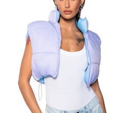 Lade das Bild in den Galerie-Viewer, Callie Lives Stasia Said Reverse: Lilac Purple &amp; Powder Blue Crop Puffer Vest XL
