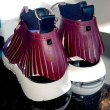 Charger l&#39;image dans la galerie, Miz Valentino Garavani Purple Pink Moccasin Fringe Knit Training Sneaker
