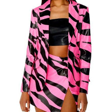 Lade das Bild in den Galerie-Viewer, Callie Lives Stasia Akira UNTamed Faux Leather Zebra Stripe PINK Blazer SMALL
