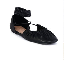 Ladda upp bild till gallerivisning, Callie Lives Elaine Ballet AZALEA WANG Black Lace Up Flat 7.5
