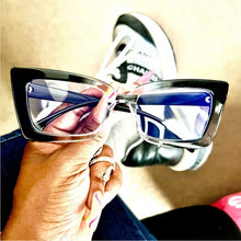 Lade das Bild in den Galerie-Viewer, Callie Lives Black and Green Cat-Eye Glasses
