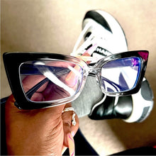 Lade das Bild in den Galerie-Viewer, Callie Lives Black and Green Cat-Eye Glasses
