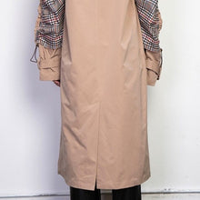 Lade das Bild in den Galerie-Viewer, Wholesale 3Pack: Callie Berry: Rain Trench Plaid Open Air Tan Spring Jacket
