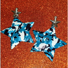 Cargar imagen en el visor de la galería, Wholesale 5 Pack: Miz Star: Camouflage Lightweight Metal 3D Earrings

