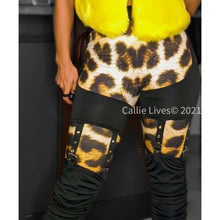 Load image into Gallery viewer, Wholesale 4 Pack: Miz Plus: Panther Fur 3D illusion Print Capri Leggings XL
