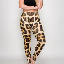 Cargar imagen en el visor de la galería, Miz Plus: Panther Fur Skin Animal Print 3D illusion Leggings XL
