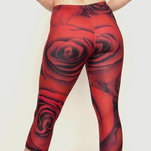 Lade das Bild in den Galerie-Viewer, Wholesale 4Pack: Callie Rose: Plus 3D illusion Print Capri Leggings XL
