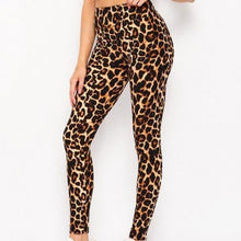 Charger l&#39;image dans la galerie, Wholesale 4 Pack: Callie Wild Cheetah Activewear Racerback Crop Top &amp; Leggings
