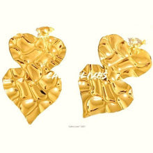 Charger l&#39;image dans la galerie, Wholesale: 3 Pack: Callie Big Love Metal Hammered Heart Clip-On Earrings
