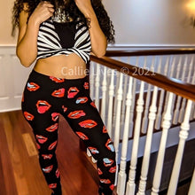 Charger l&#39;image dans la galerie, Stasia Kiss: Rolling Red Tongue Lip Leggings 1X 2X
